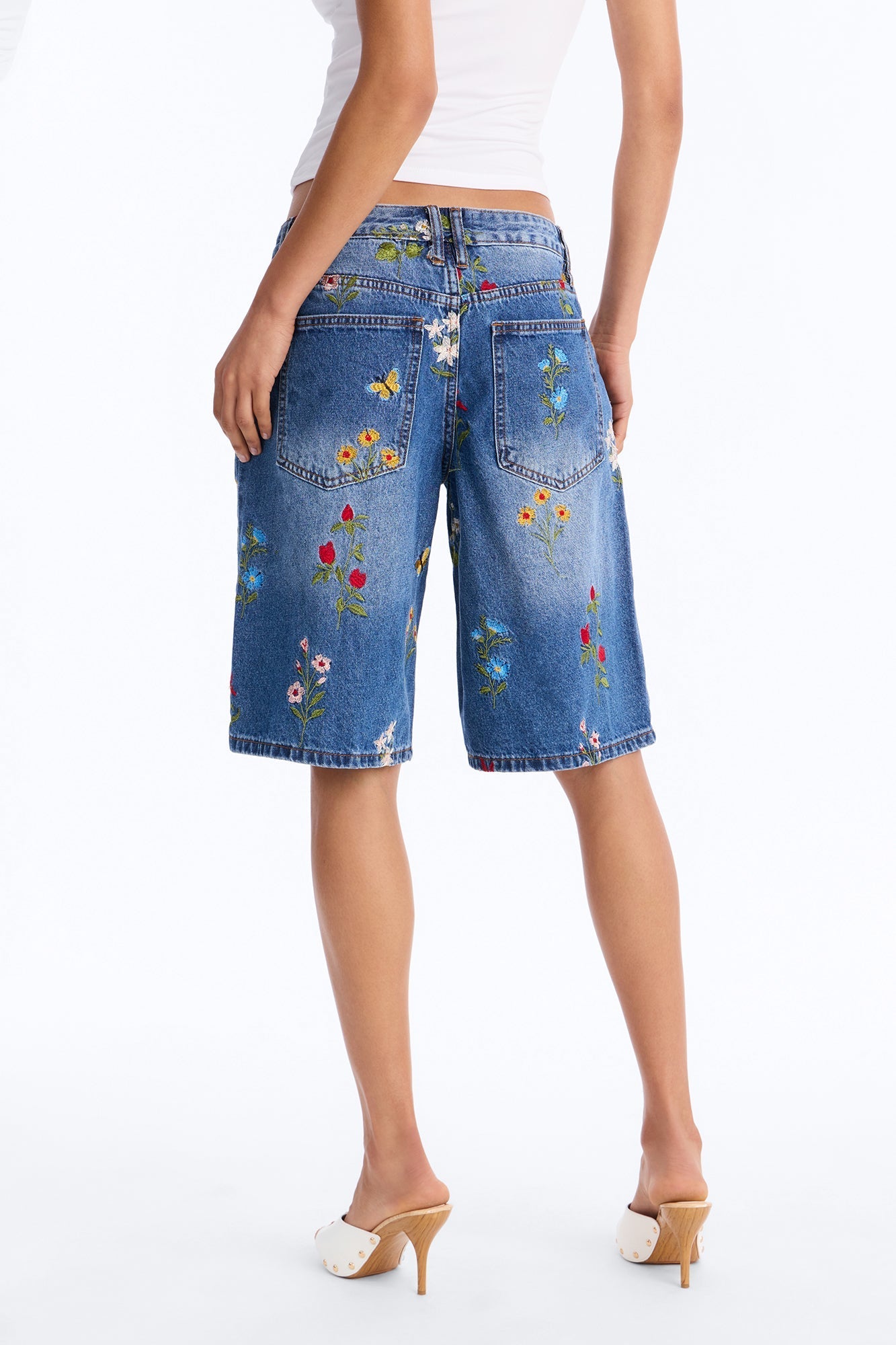 Parc De Fleurs Embroidered Denim Shorts - Medium Wash Fashion Nova