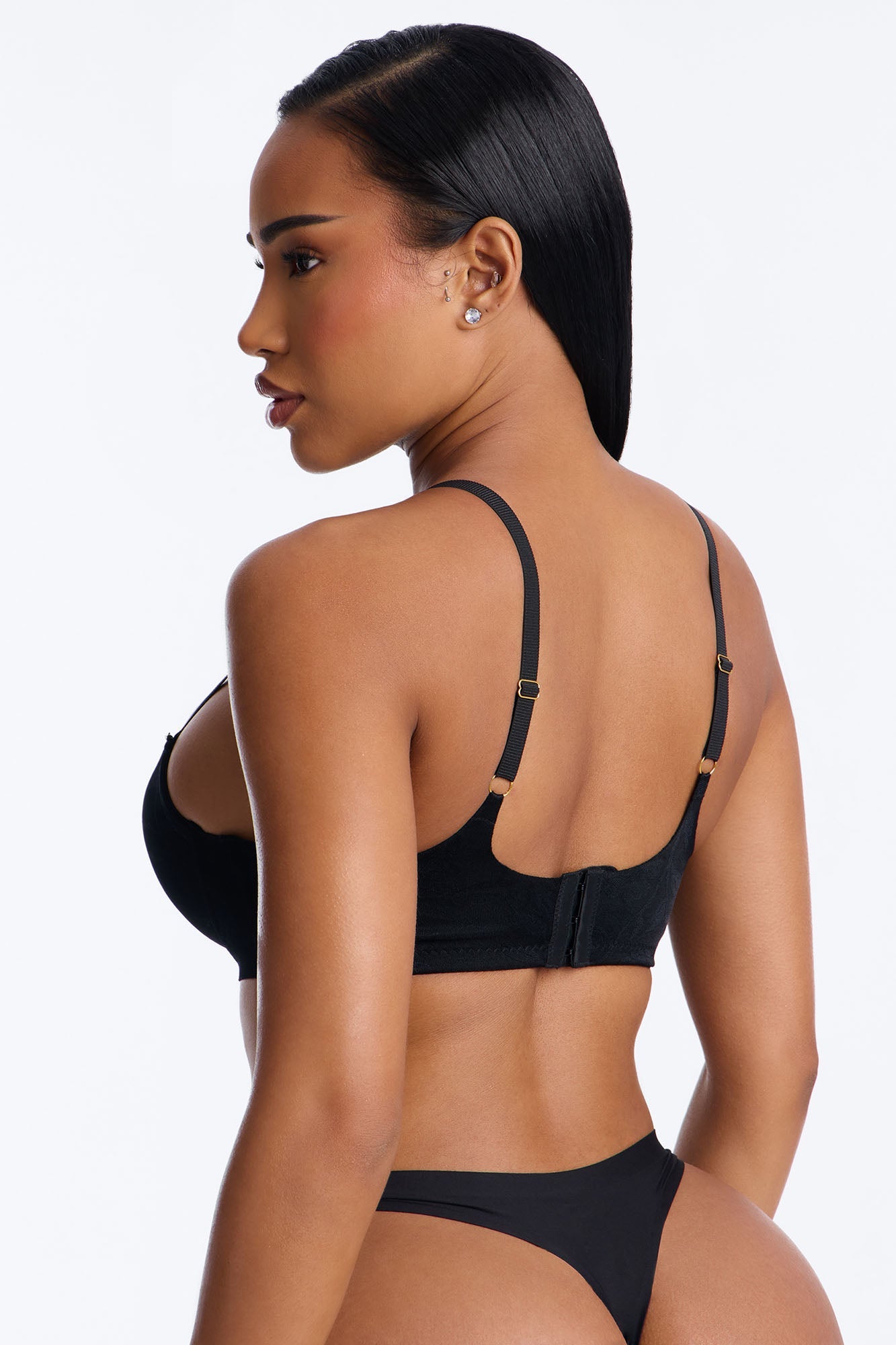 Your Girl Smoothing Back Underwire Molded Cup Bra - Black