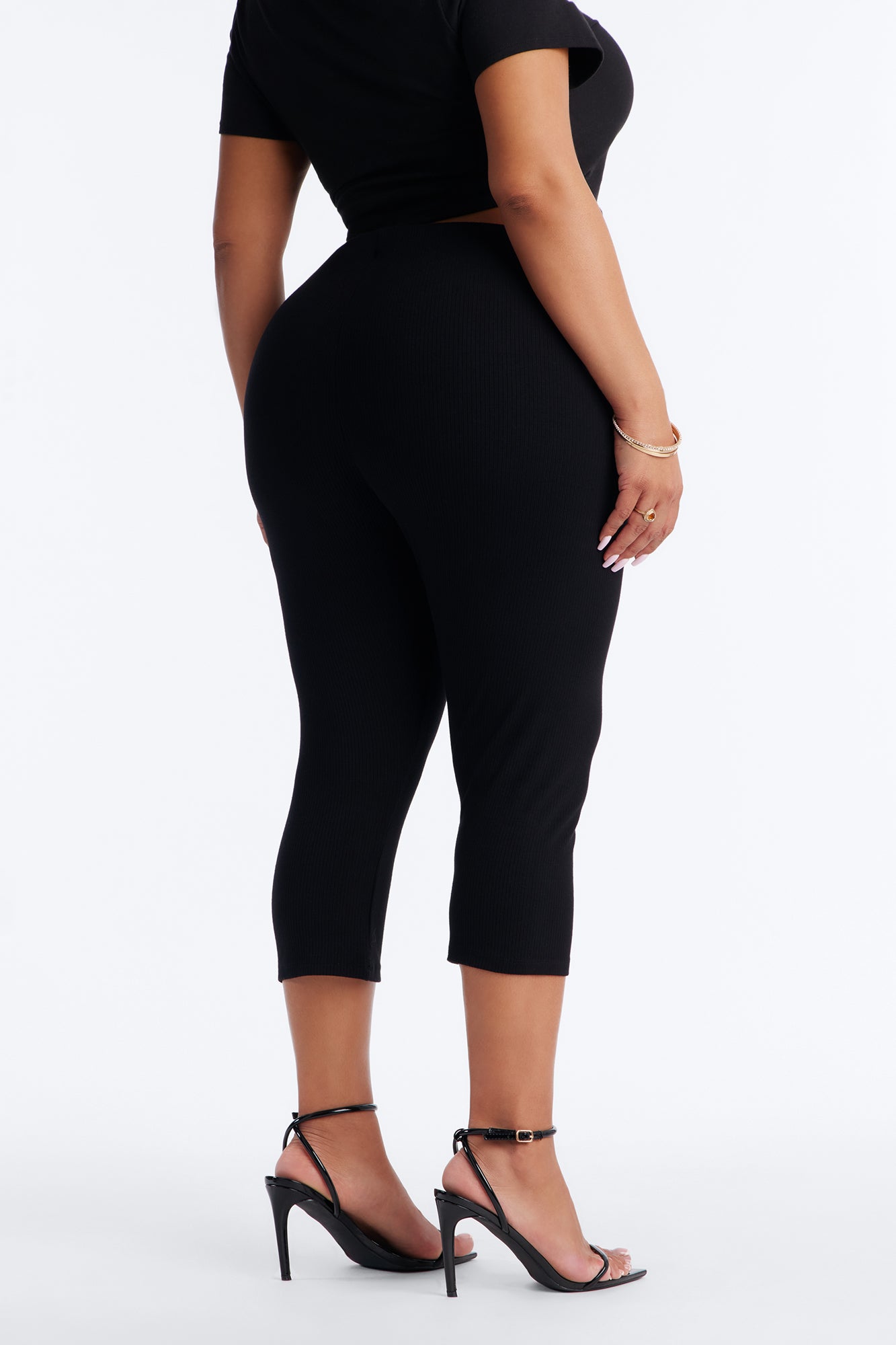 Ultra Ribbed Low Rise Capri Legging - Black
