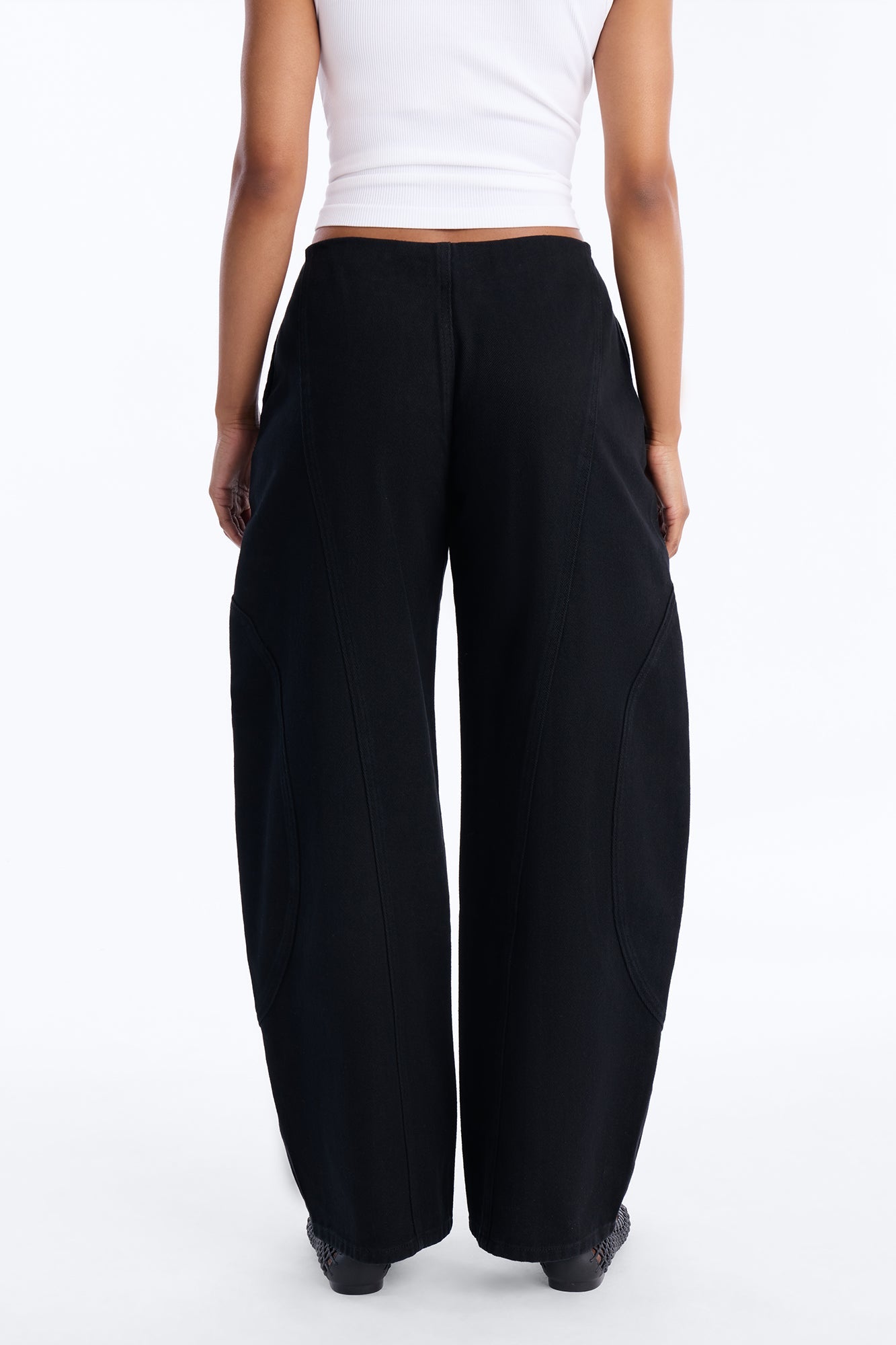 Maliah Low Rise Twill Barrel Leg Pants - Black