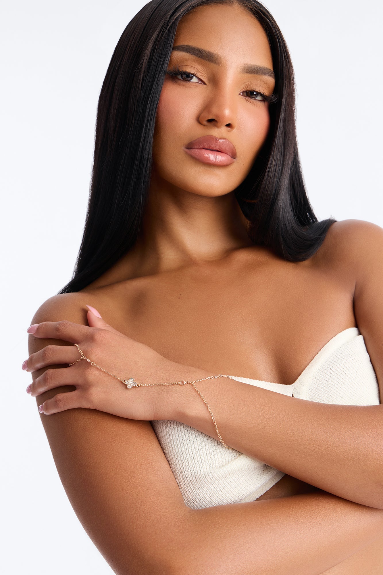 Sparkling Clover Hand Chain - Gold Fashion Nova
