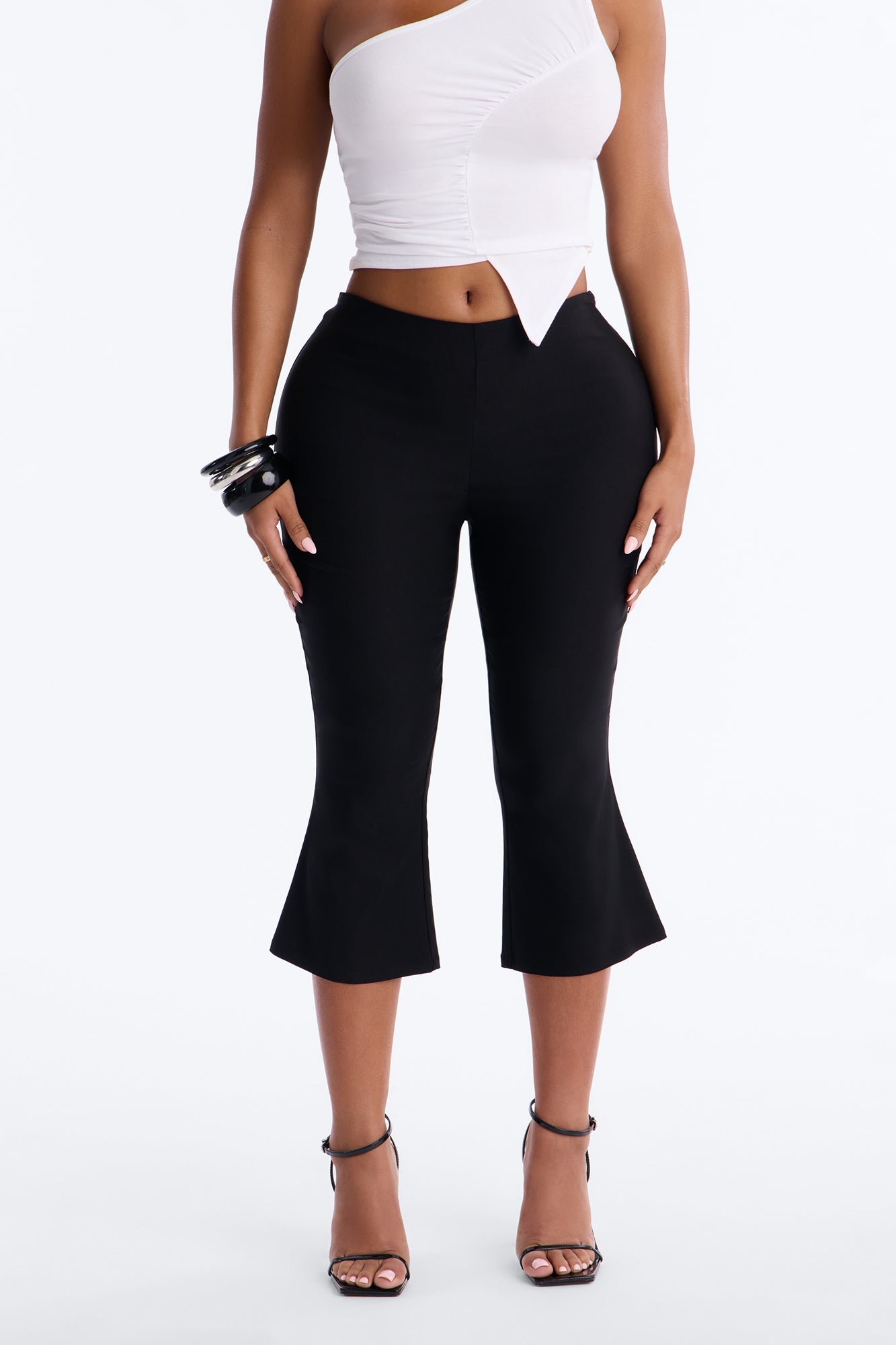 Lenora Capri Mid Rise Pant - Black