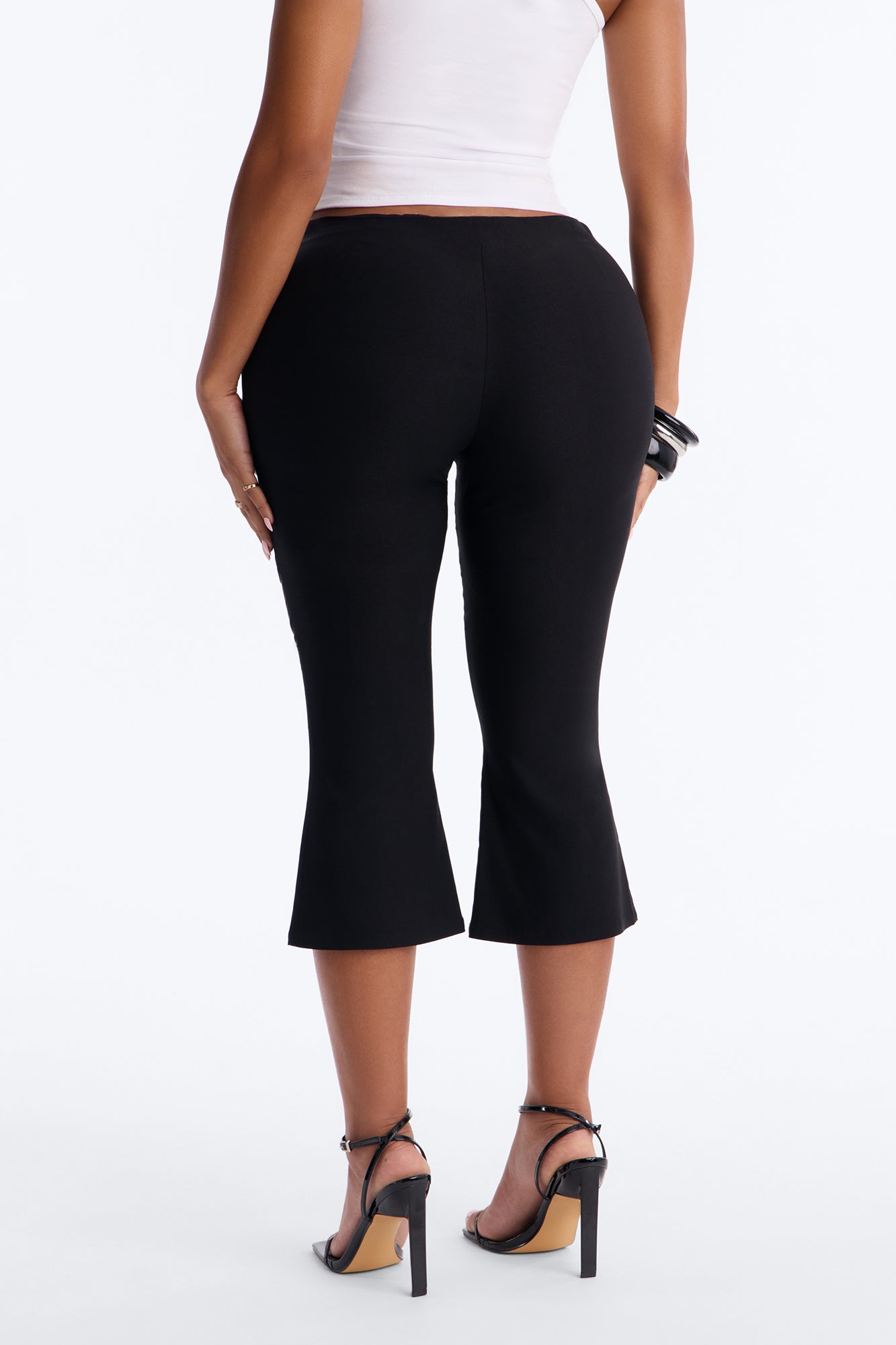 Lenora Capri Mid Rise Pant - Black