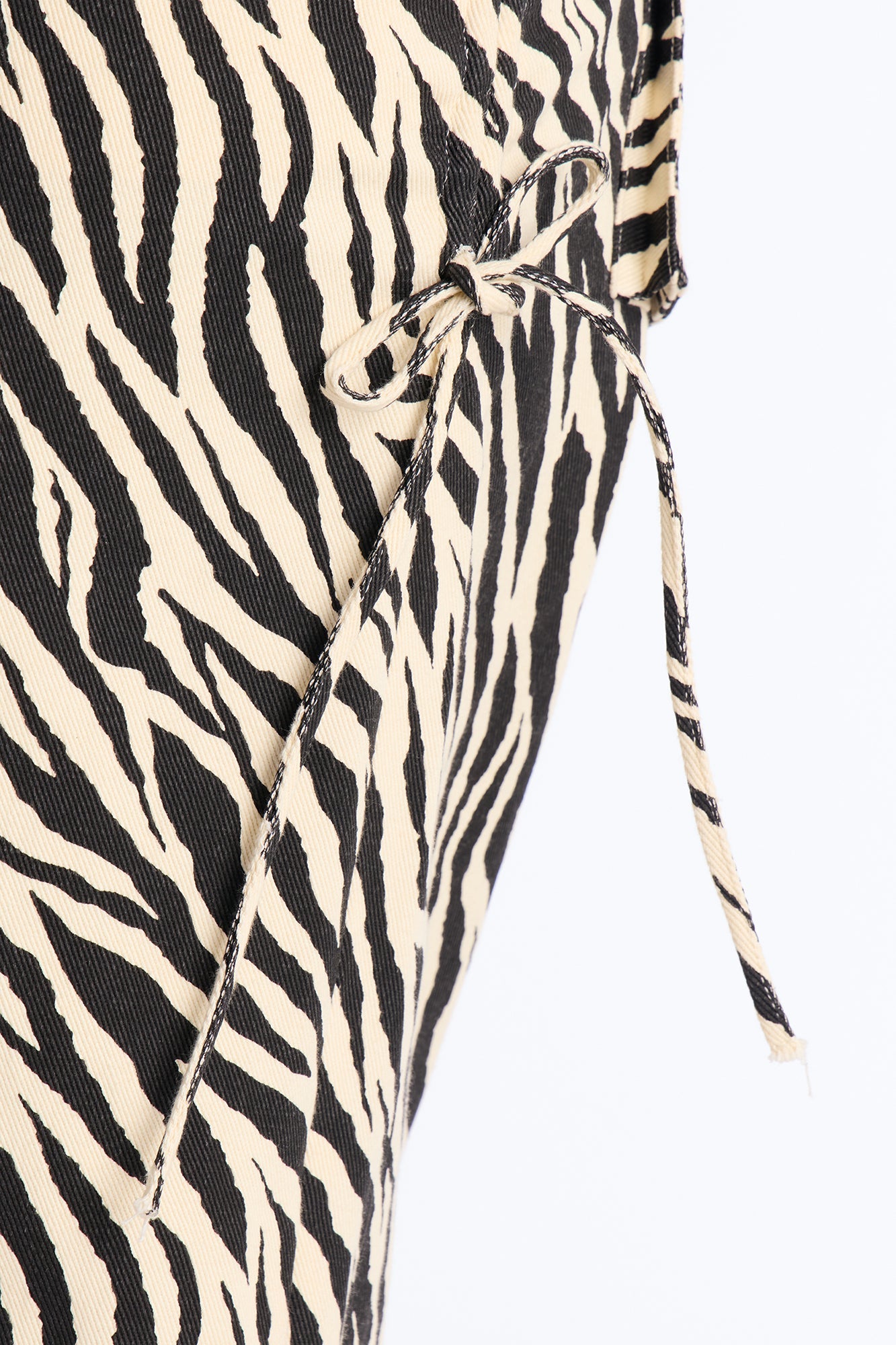 Daring Zebra Wide Leg Pleated Pants 33″ - Black/combo