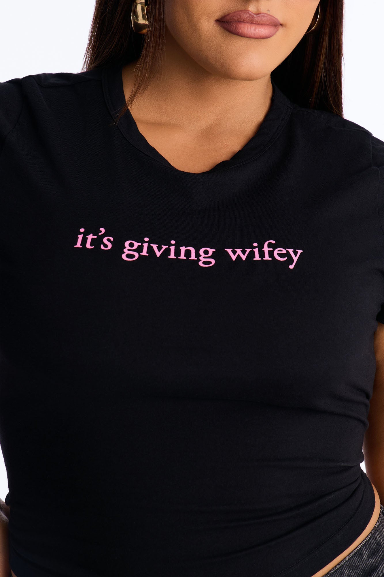 It's Giving Wifey Baby Tee - Black