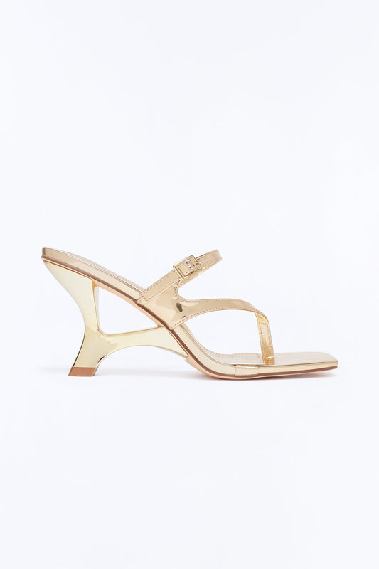 Roa Thong Novelty Wedges - Gold
